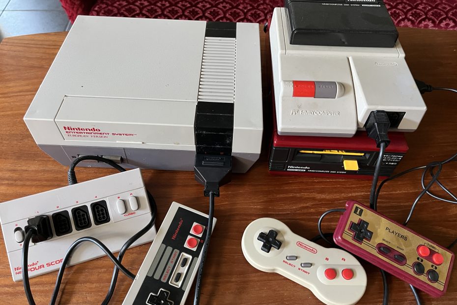 Nintendo Entertainment System (NES) and AV Famicom